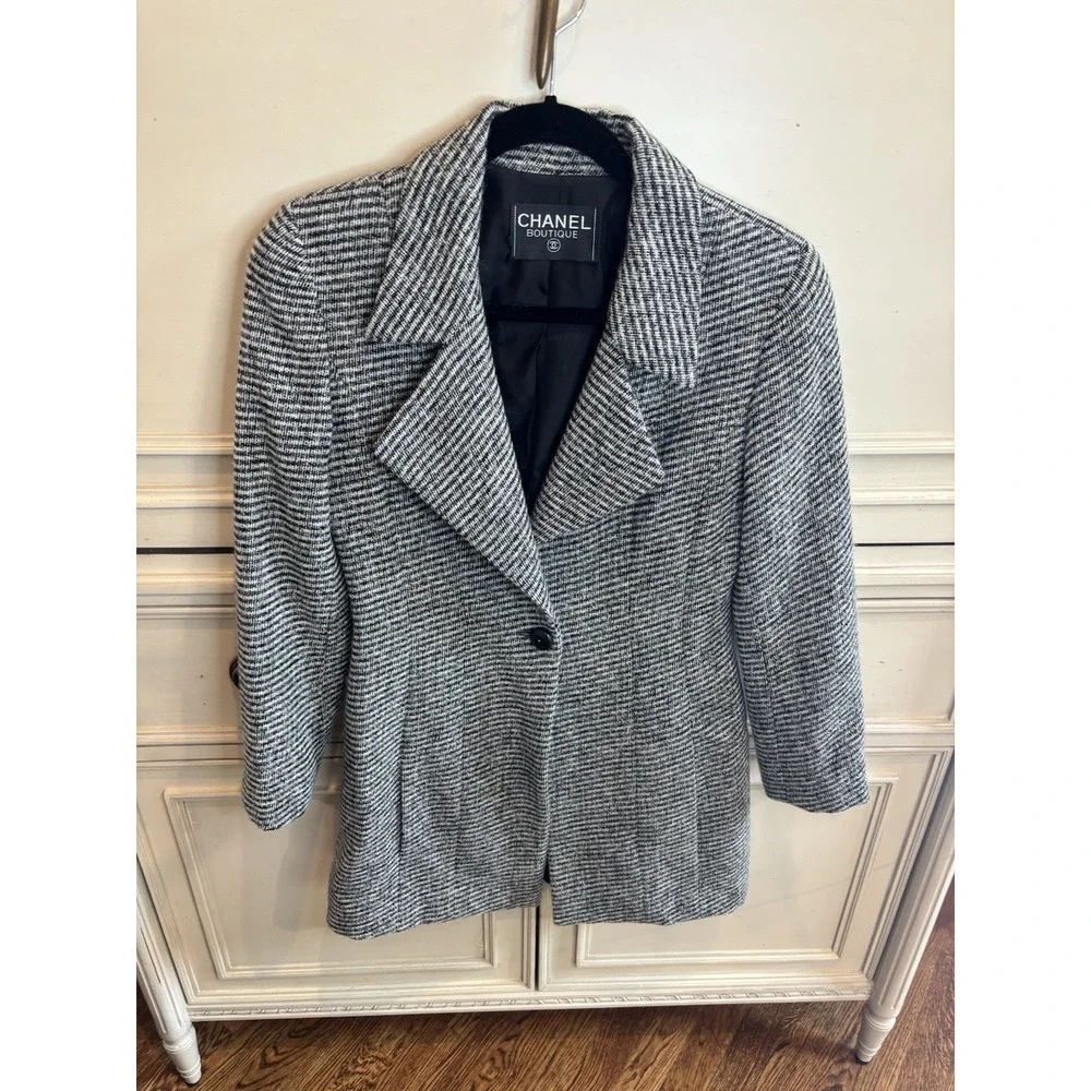Chanel Boutique Vintage Wool Tweed Black White Jacket Chanel Buttons Collared Sm